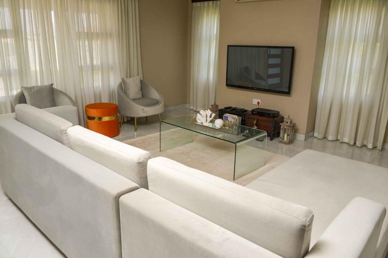 Immaculate Villa ハボローネ エクステリア 写真